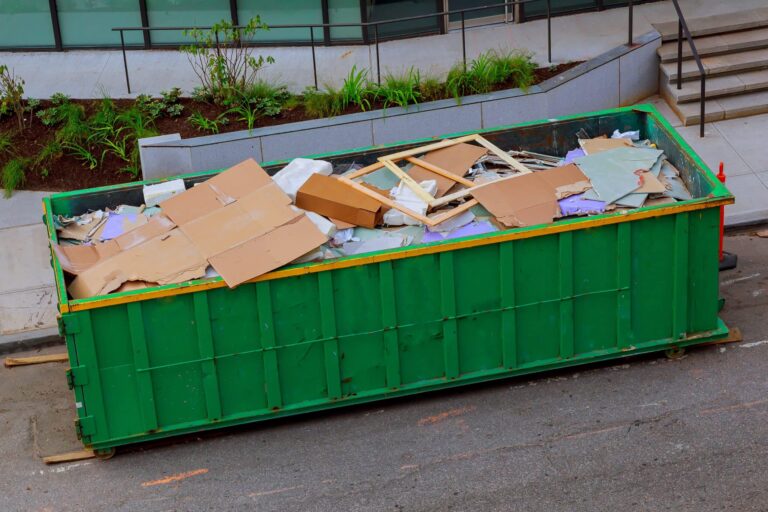 Identisch Container mieten  wohnhaft bei  einer Haushaltsauflösung beistehen kann